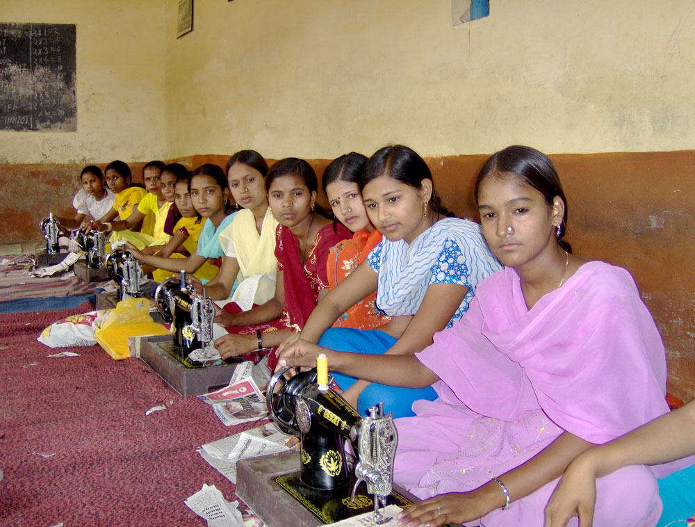 india-schools-sewing-02.jpg