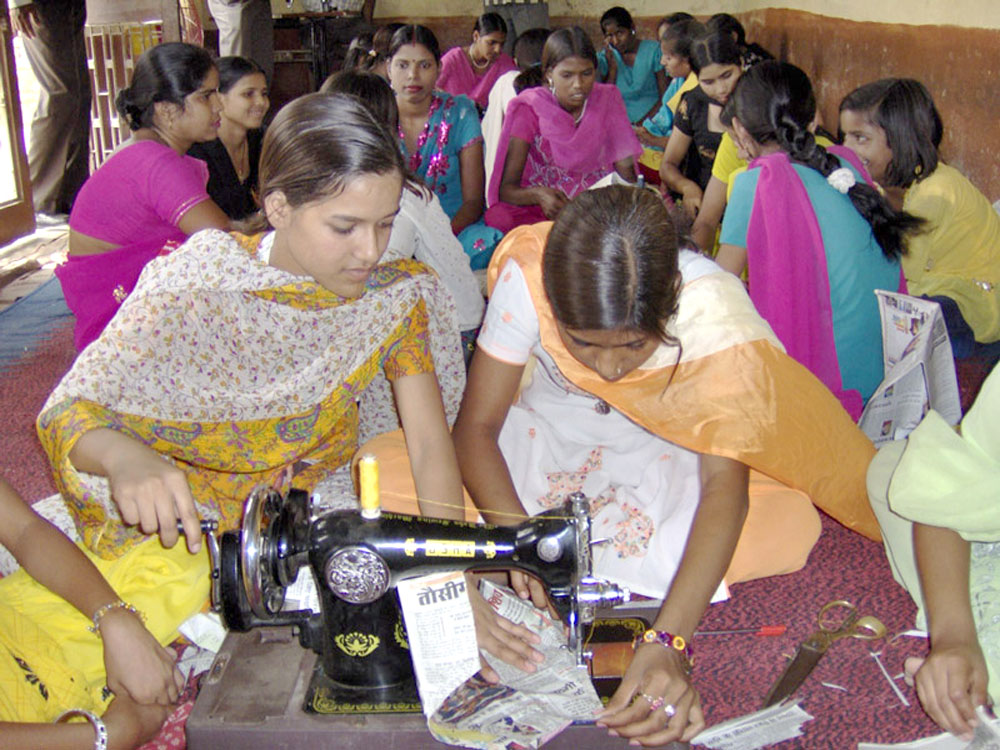 india-schools-sewing-03.jpg